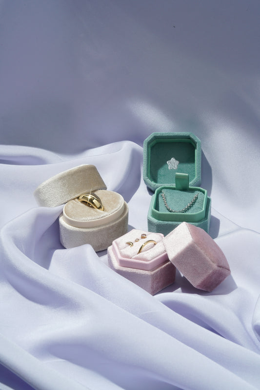 Cream Oval Jewelry Box - Single Ring