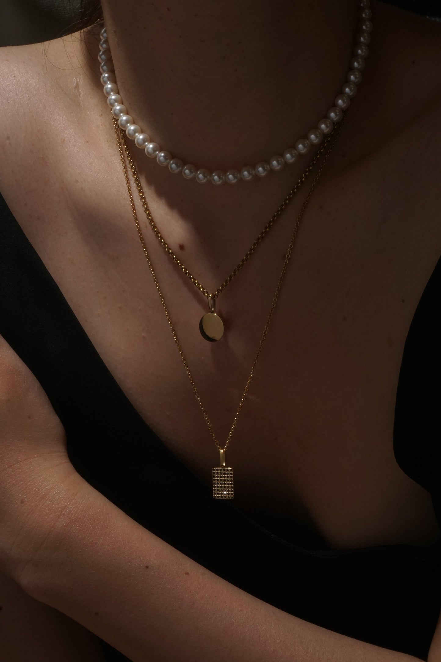 Black Diamante Rec Pendant - Gold