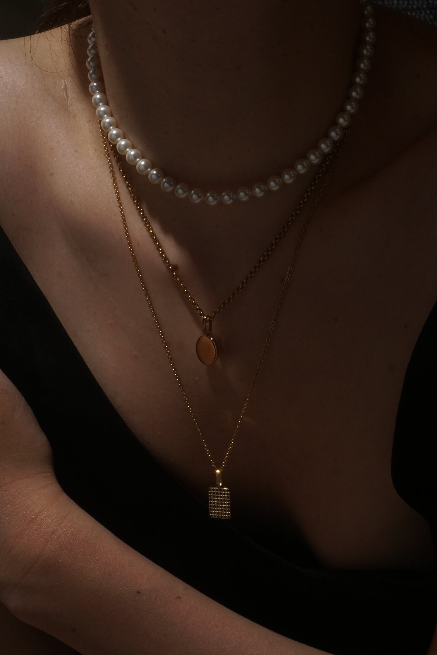 Black Diamante Rec Pendant - Gold